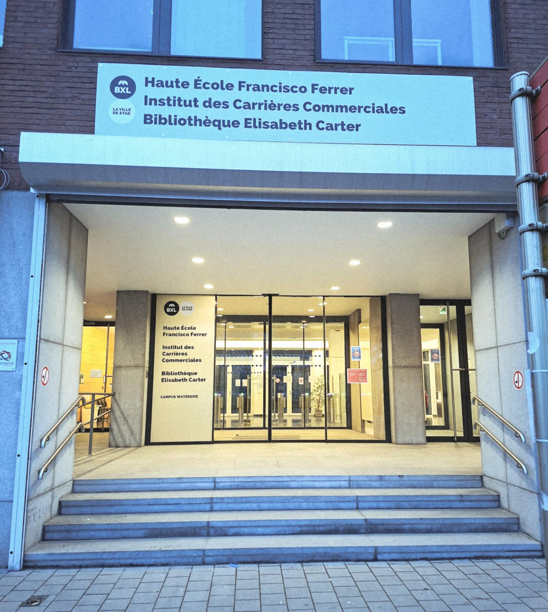 L'entrée du campus Waterside